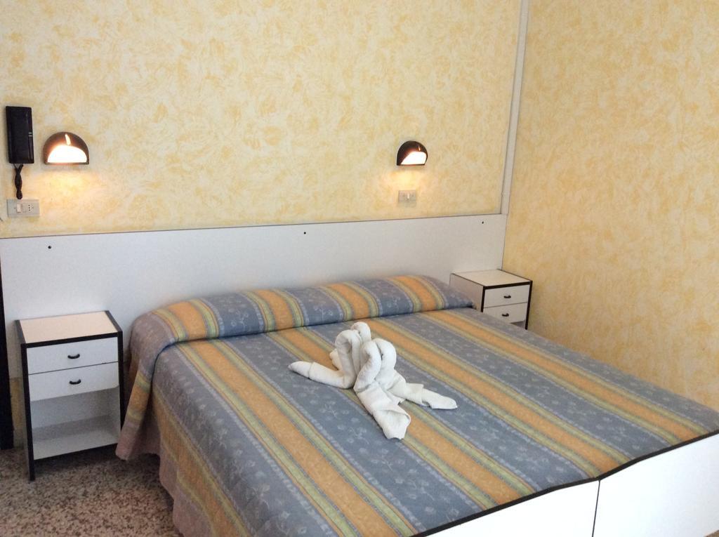 Hotel Oria ريميني الغرفة الصورة